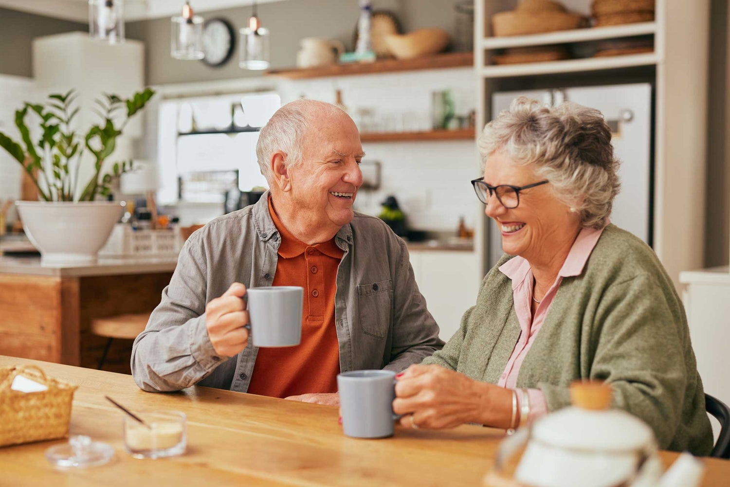 elderly couple relaxing after moving house with sorted and settled move management in Waikato NZ