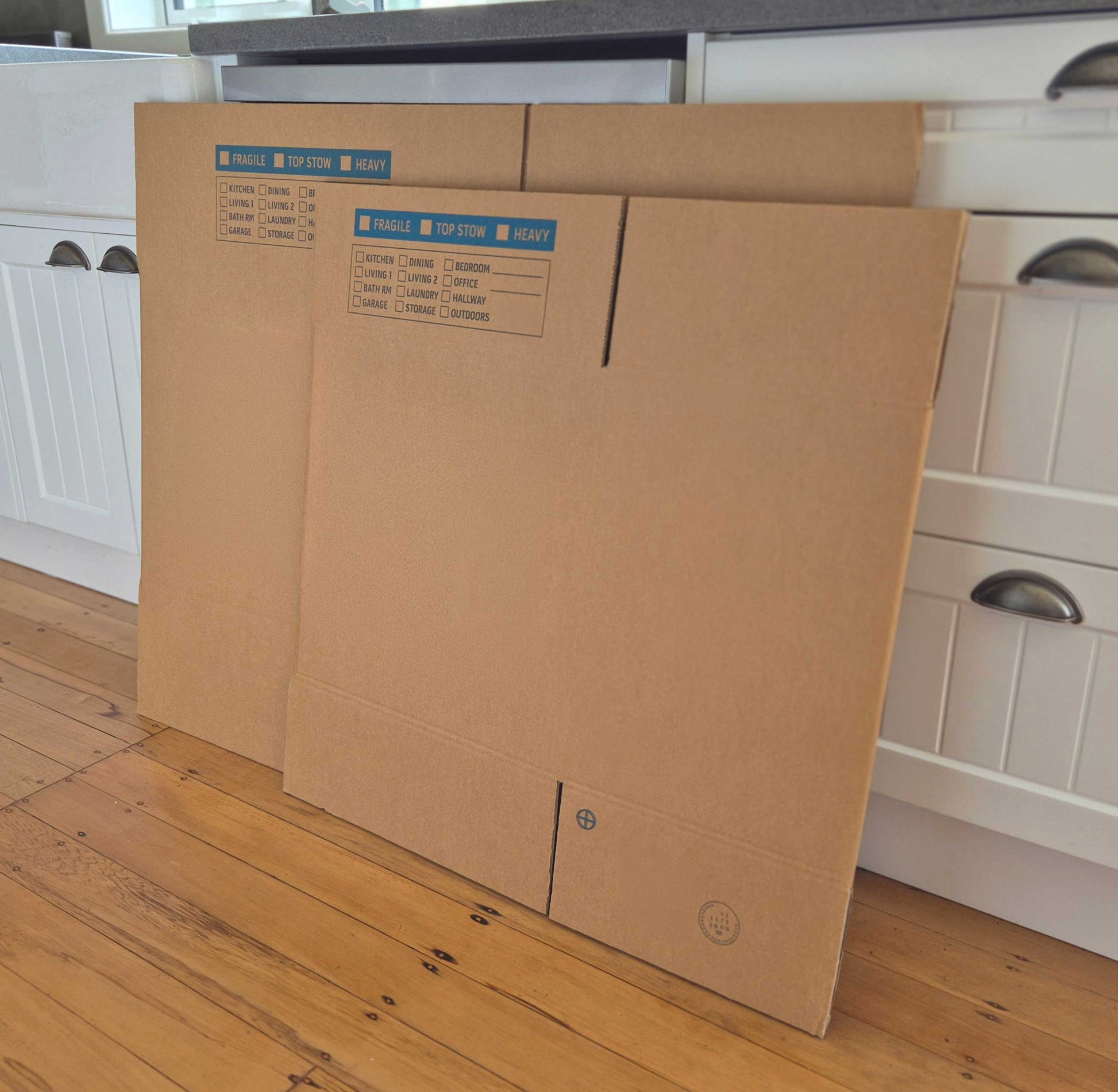 Strong packing box suitable for moving and household storage